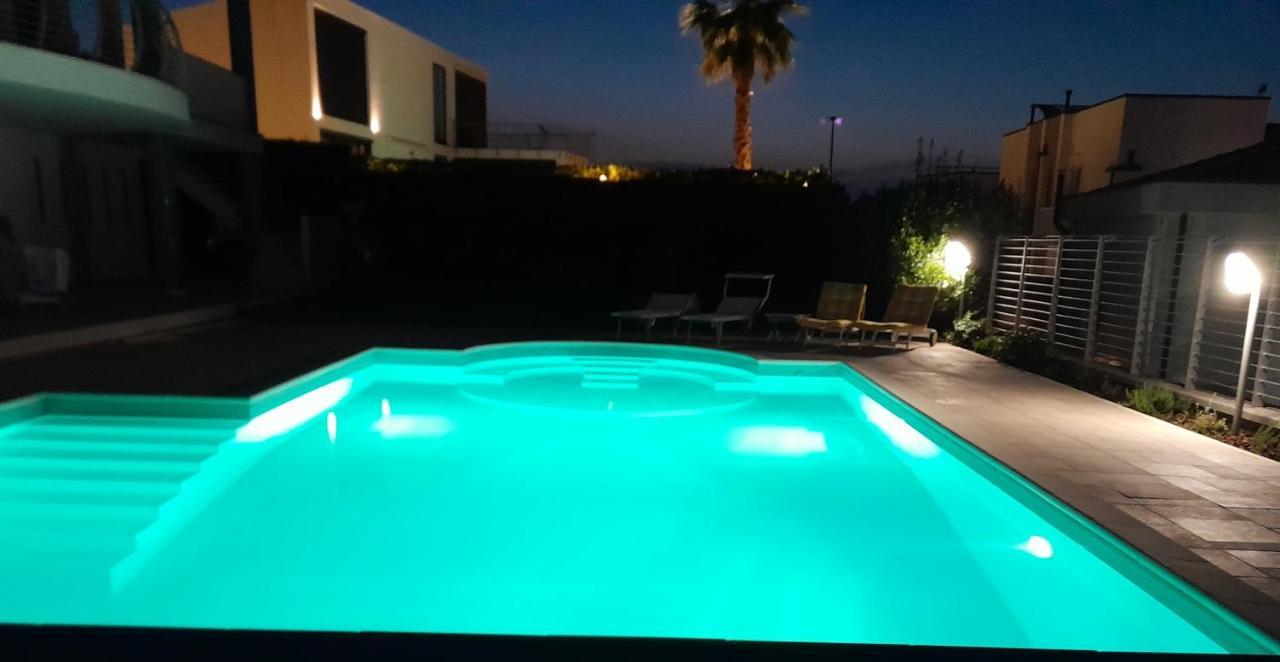 Hotel Just Blue Montesilvano Marina Exterior foto